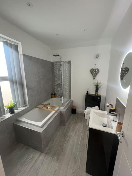 Brand New Stunning Family House Βίλα Μπλάκπουλ Εξωτερικό φωτογραφία